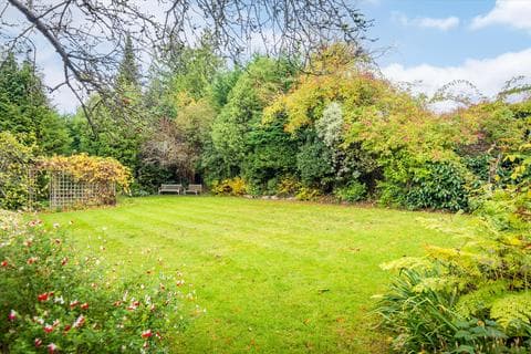 New Build Family Home in Esher - Image 3